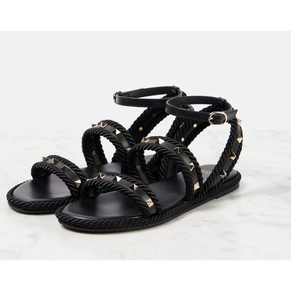 VALENTINO GARAVANI rockstud Torchon black leather sandals flats size 38